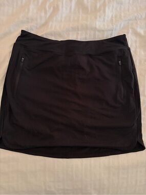 Levelwear Black Women's Active Mini Skirt with Zipper Pockets